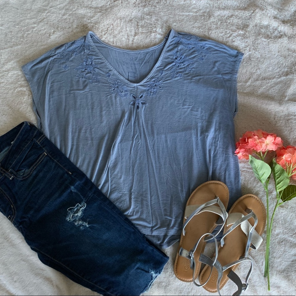 🦋 American Eagle Blue Vneck Tshirt